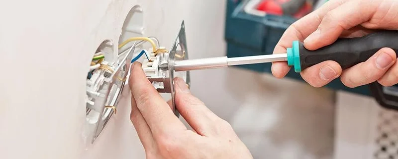 montarea întrerupătoarelor și prizelor electrice