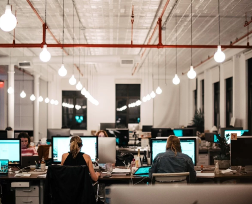 3 Semne că este timpul să vă reparați iluminatul de birou 8 iluminat birou cum afecteaza productivitatea